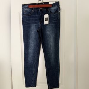 NWT Tahari Kelly Classic Skinny Roanne Was jeans